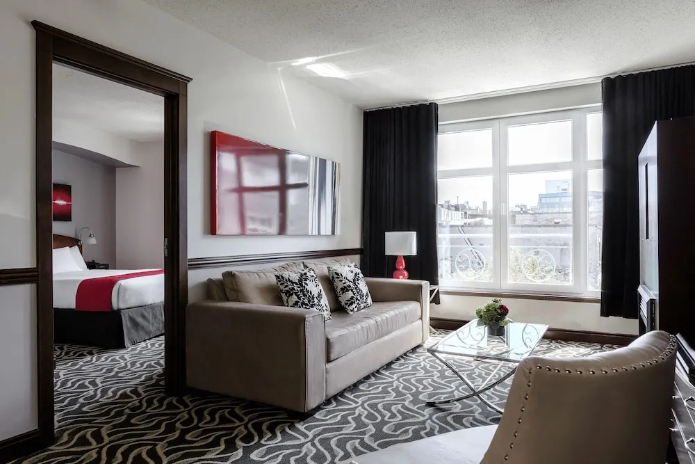 Deluxe Double Suite (full double bed)