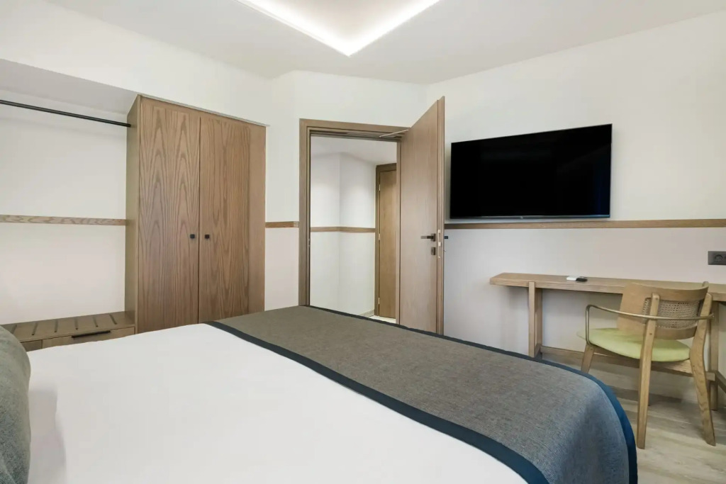Люкс Grand с панорамным видом в Capsis Astoria Heraklion Hotel
