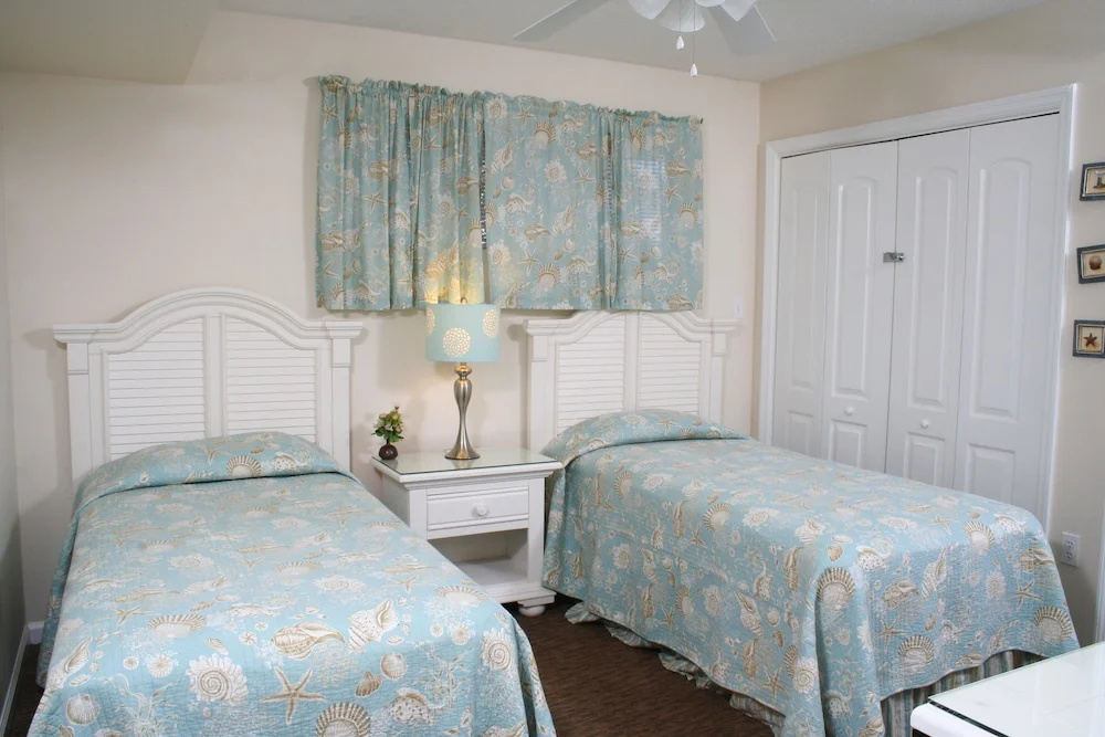 2 Bedrooms Standard room with pool view