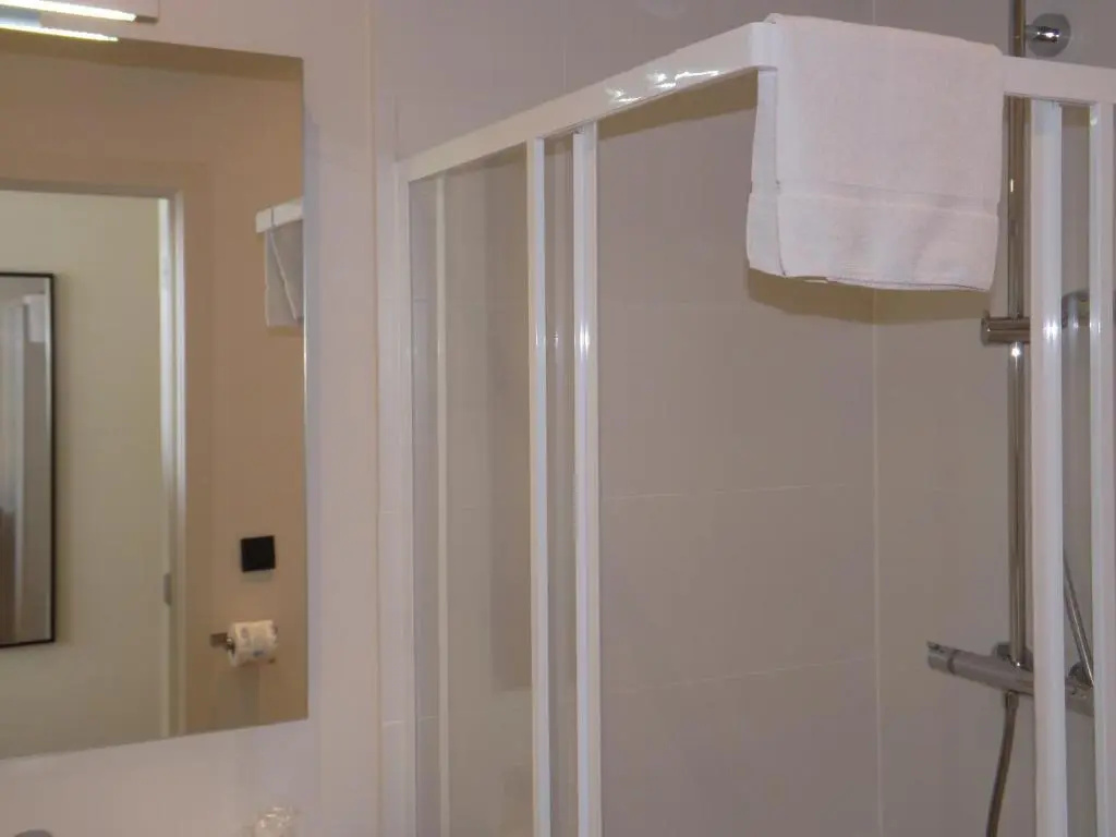Le Parisien Hotel Bistro - Chambres