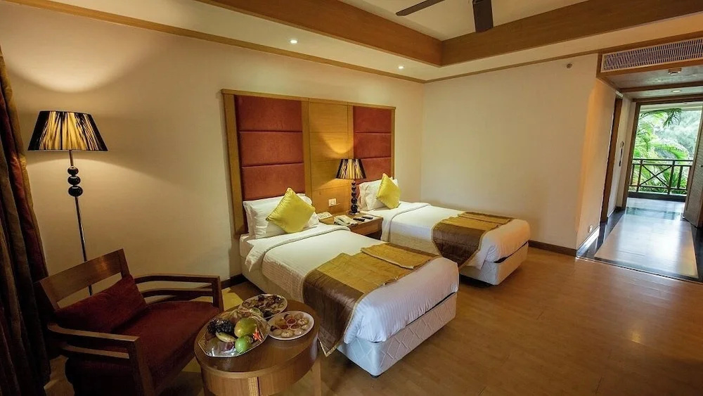 Deluxe Double room with balcony and with lake view (twin beds)