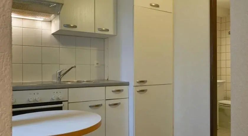 Hôtel Hine Adon Fribourg Ville, Appartements avec cuisine, Séjour longue durée possible by null