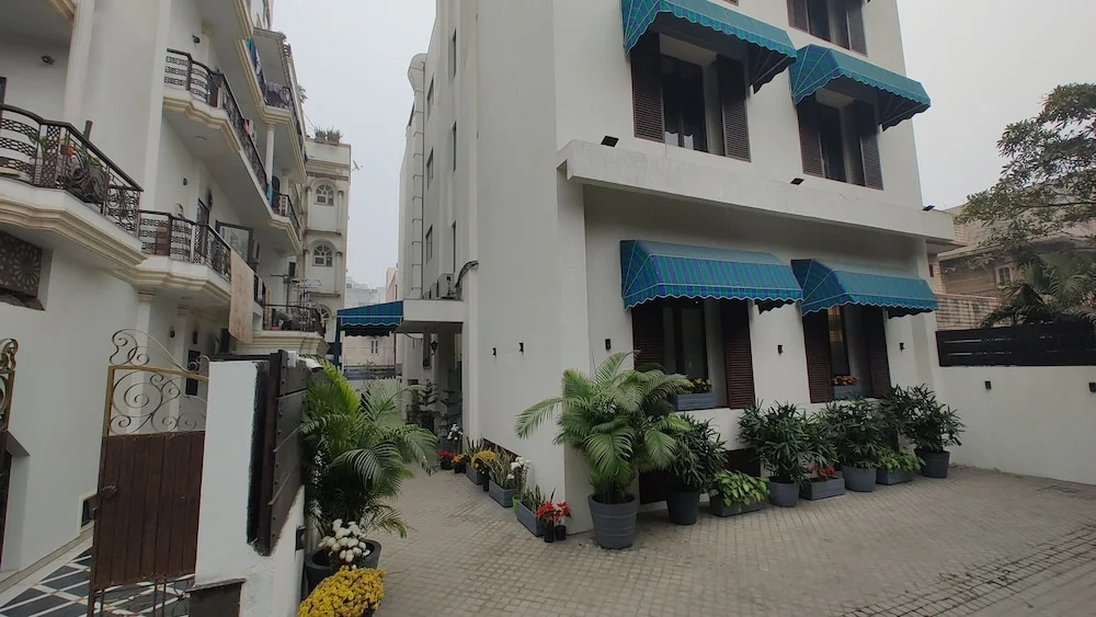 Saltstayz Select - Nehru Place & New Friends Colony