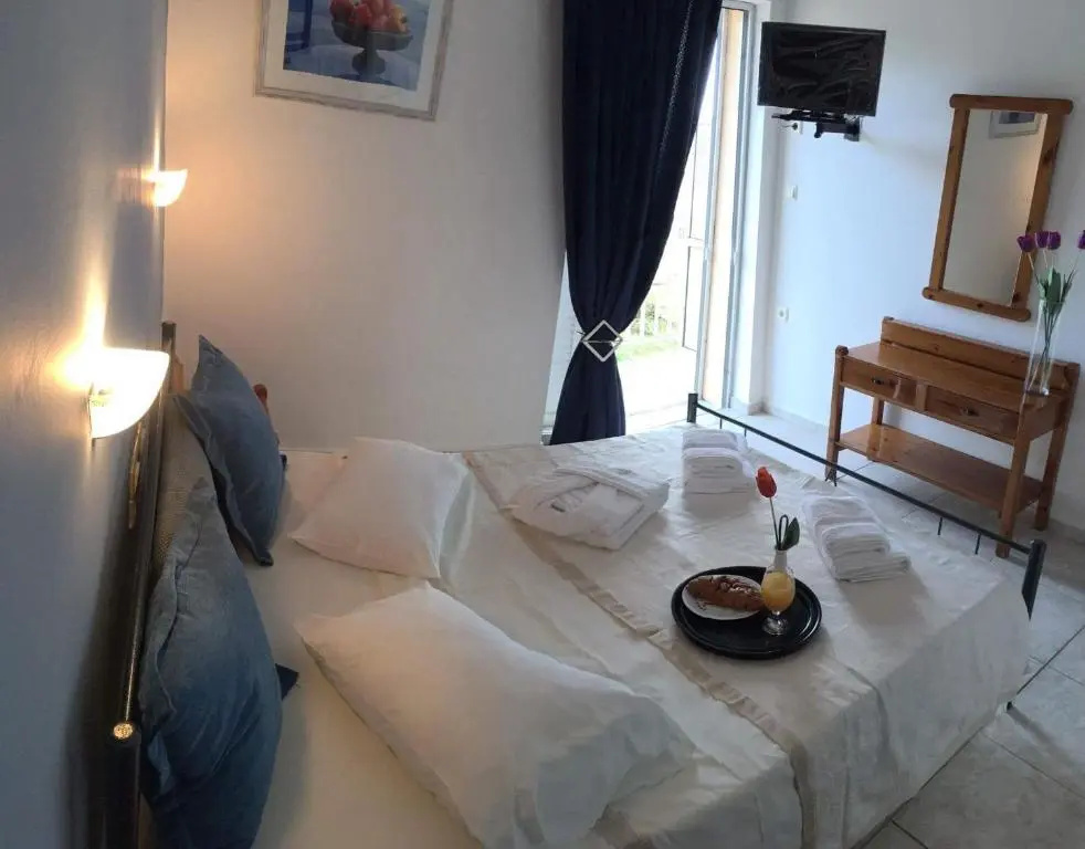 Standard Double room with sea view (full double bed)