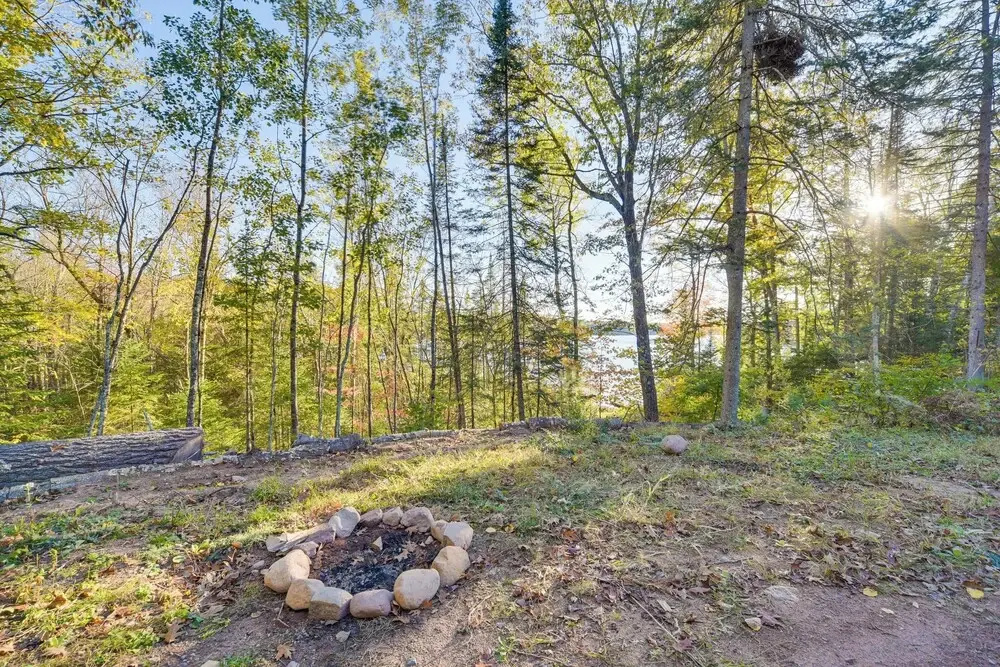 Northwoods Nature Escape! Lakefront Hayward Cabin