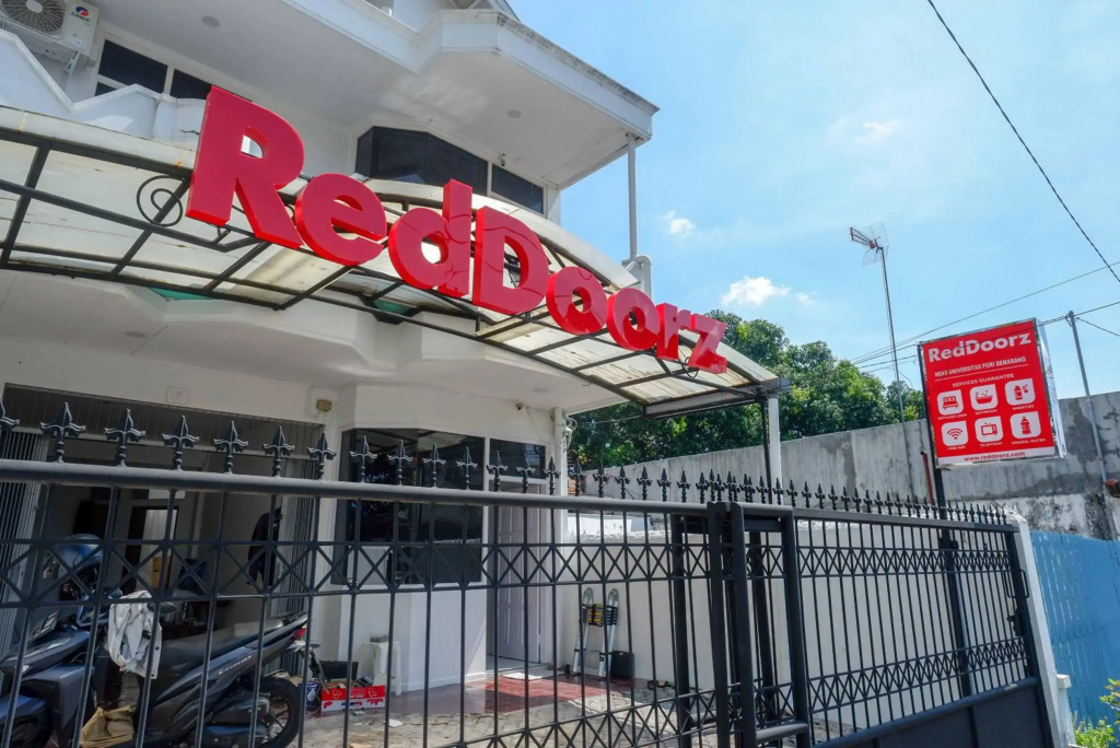 KoolKost Syariah near Universitas PGRI Semarang - Minimun Stay 6 Nights