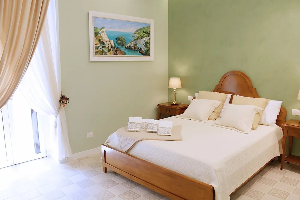 Deluxe Double room with sea view (full double bed)
