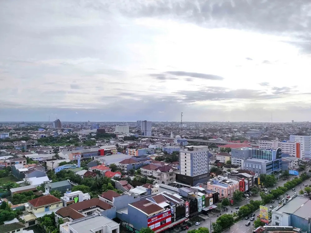Big And Comfy 3Br At Vida View Apartement