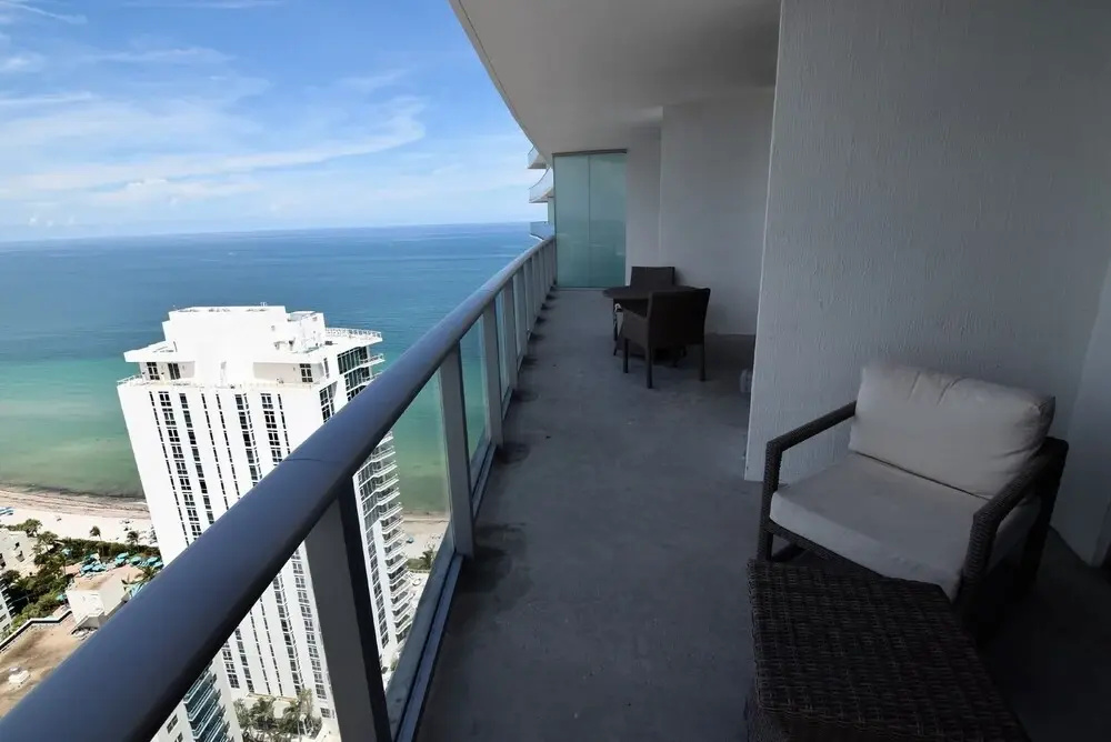 Beautiful Ocean Front 3 Bed 3 Bath @ Hyde Resort!
