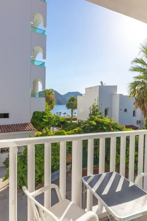 Standard room with balcony and with partial sea view