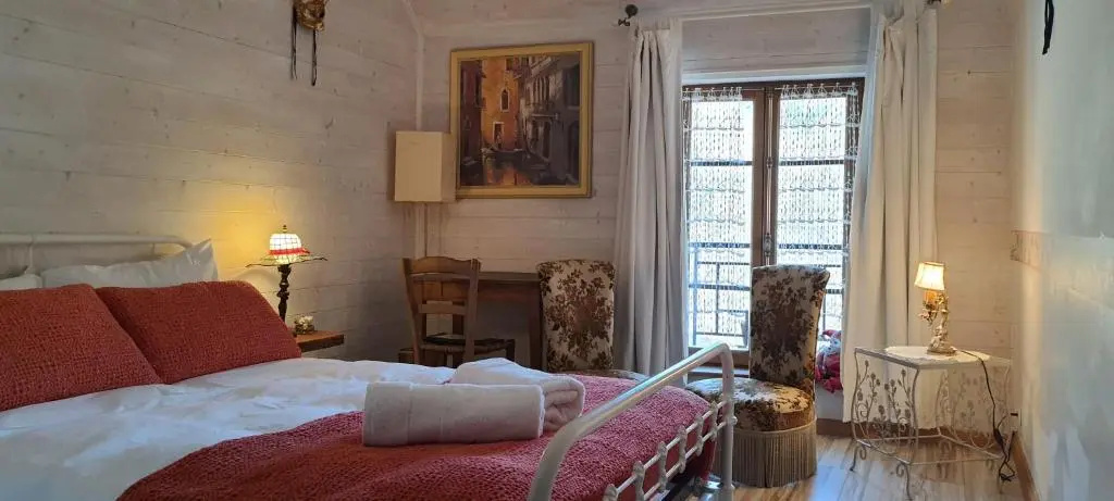 Double room (full double bed)