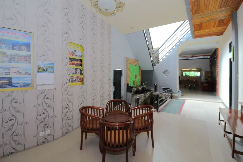 Lobby & Reception