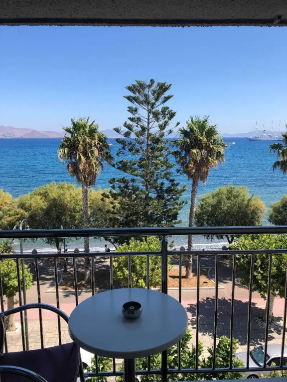 Double room with balcony and with sea view (full double bed)