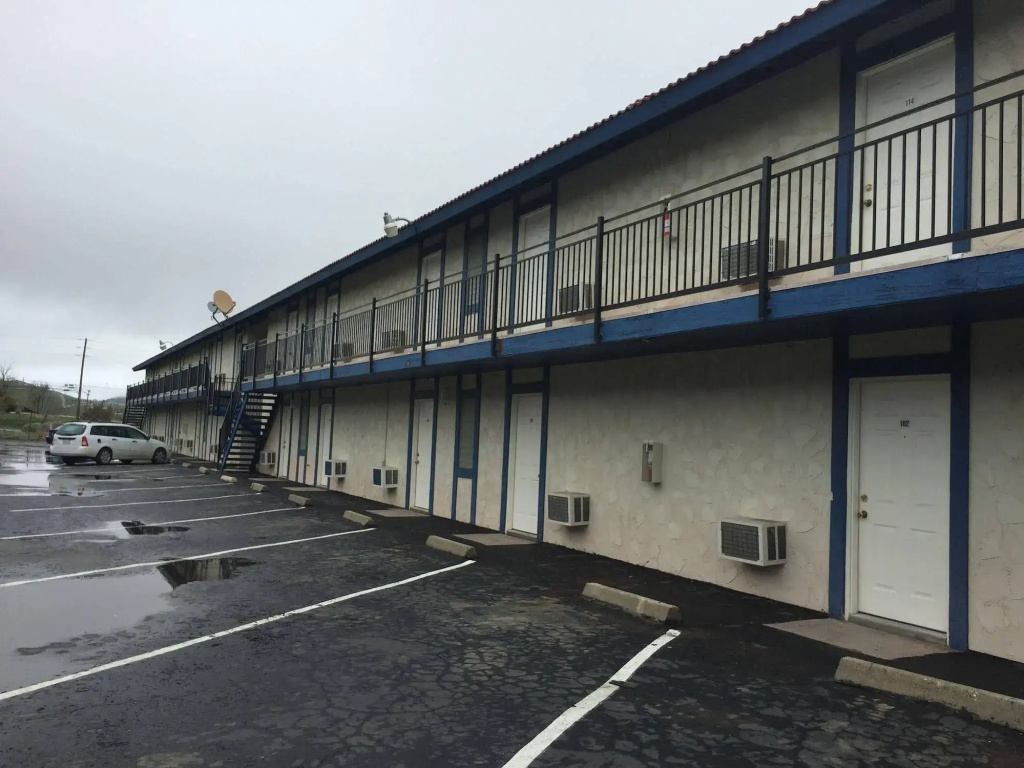 Golden Hills Motel