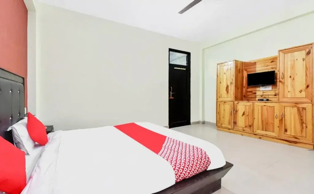 The Woodward Two by OYO Room