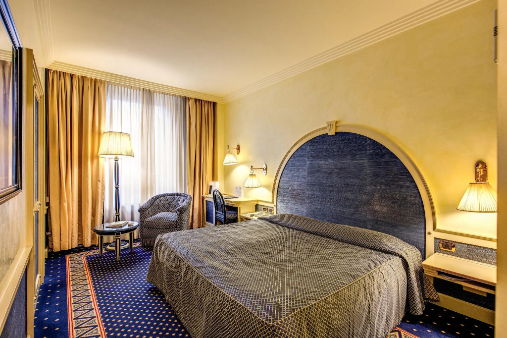 Double room (full double bed)