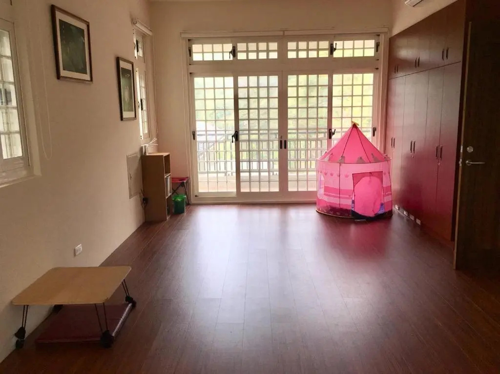 Standard Family room with mountain view
