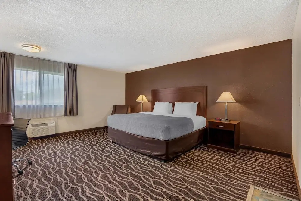 Standard Double room with golf view (full double bed)