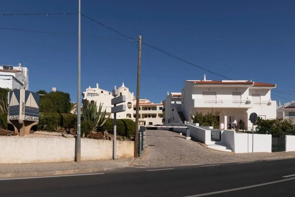 Stunning Olhos do Mar Apt, Albufeira