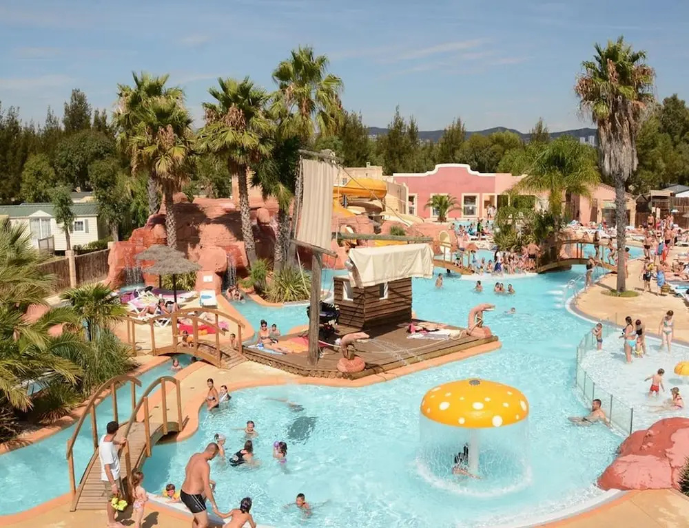 Compact Coastal Family Stay for 4