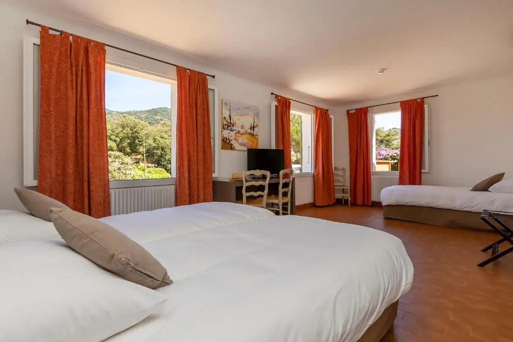 Standard Triple room