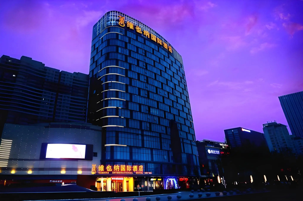 Vienna International Hotel Shandong Yantai FTA Jinshatan Xingyi Square