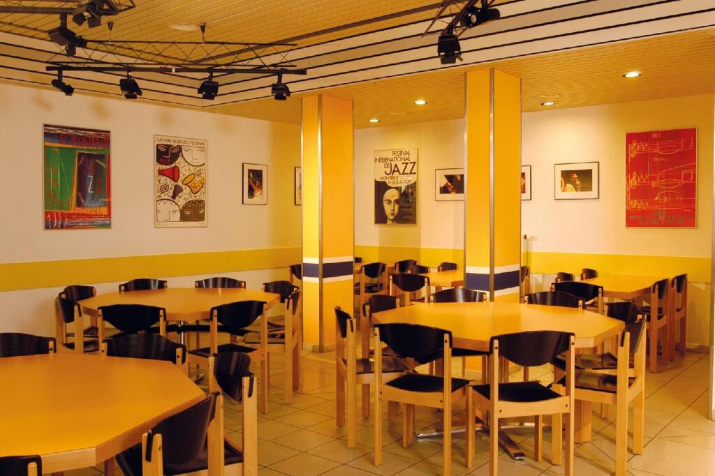 Montreux Youth Hostel by null