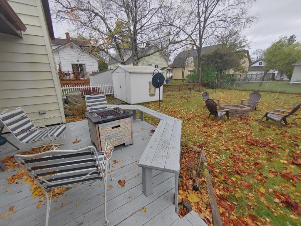 Huge historic, w/large yard & close to beach