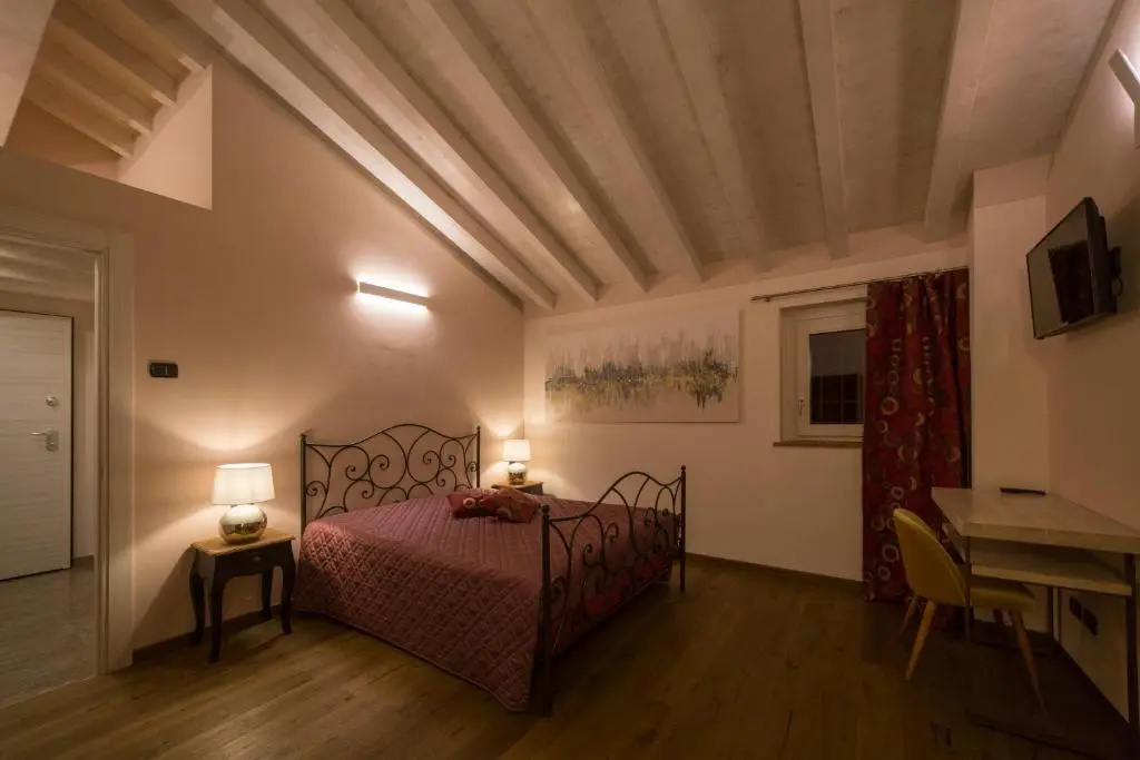 Standard Double room with garden view (full double bed)