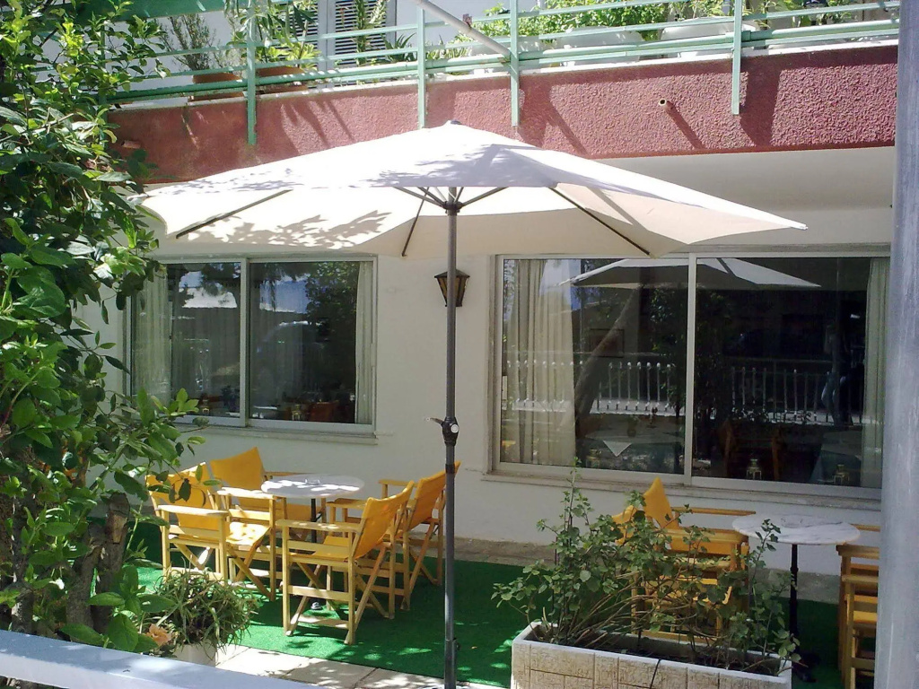 Food & Beverage