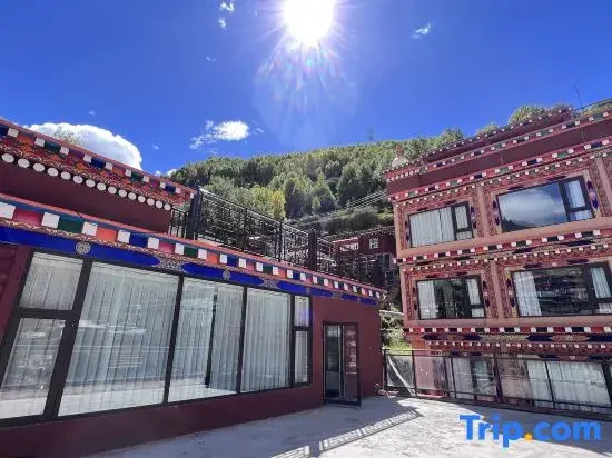 Minshan Xingzhe Muxin Wangqinda Hotel (Dege Yinjing Yuan Branch)