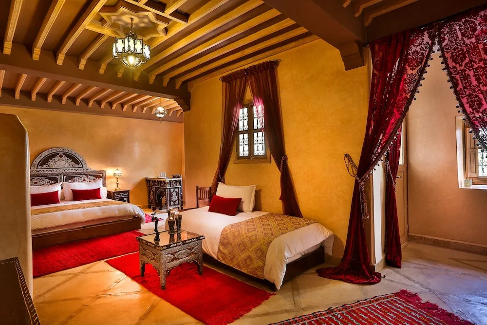Luxury Double Suite with pool view full double bed