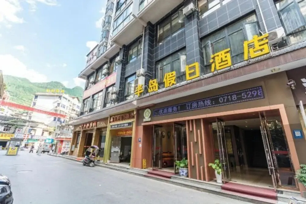 Peninsula Holiday Hotel