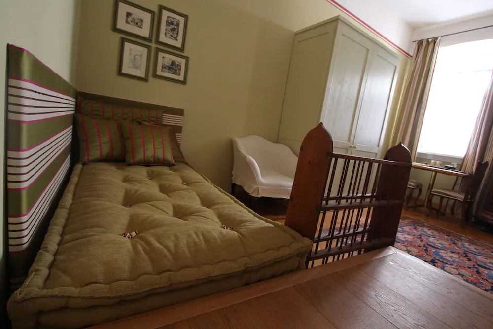 Comfort room