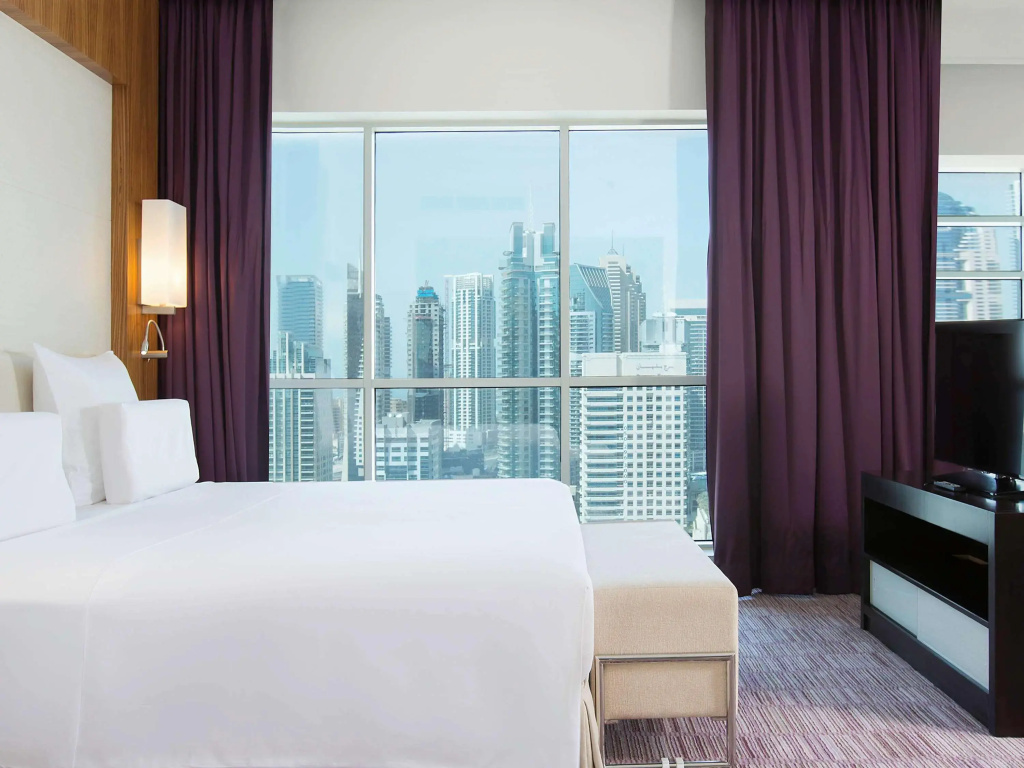 Pullman Dubai Jumeirah Lakes Towers - Hotel & Residence — фото