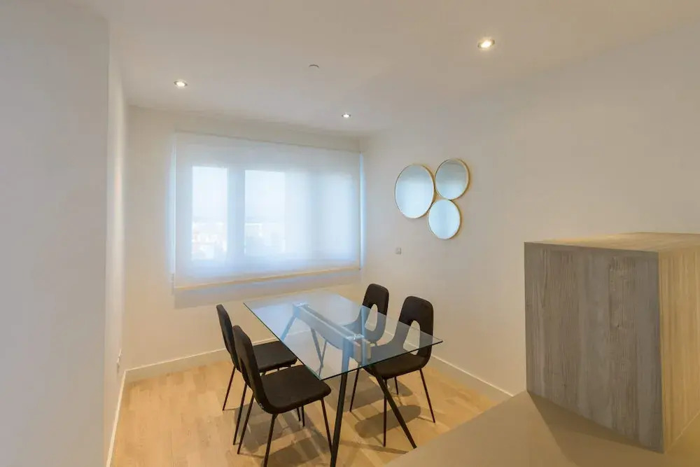 Luxury Modern Apartment With Exceptional Views! Hosted by Sweetstay - фото 16