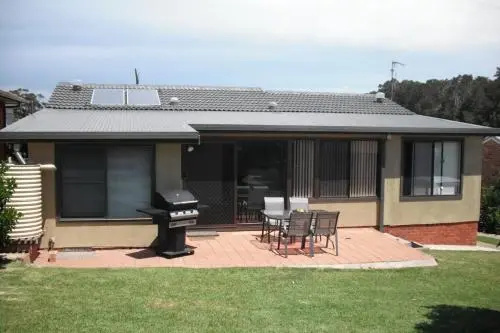 Cara Nobbys Beach 11 Wesley Avenue