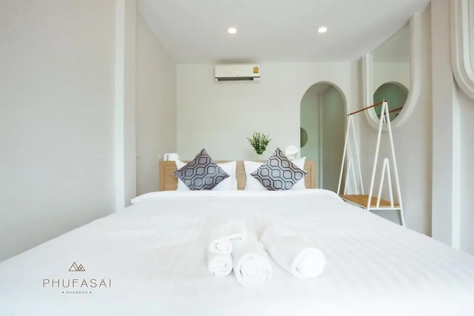 Double Suite (full double bed)