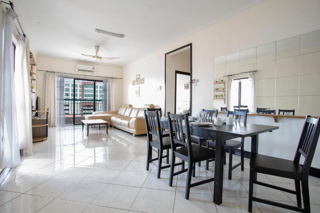Marina Vacation Condos @ Marina Court Resort Condominium