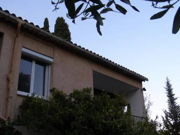 Voir la photo 1 — Appartement climatisé au 1er étage d'une maison avec jardin dans un quartier calme