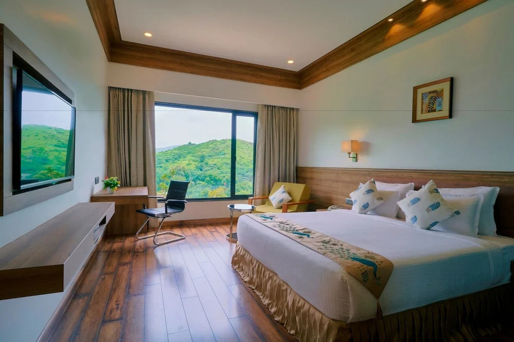 Standard Double Club room (full double bed)