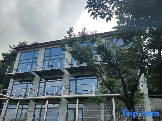 Floating Clouds Homestay