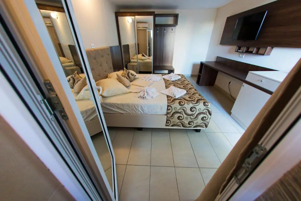 Standard Double Basement room with garden view (full double bed)