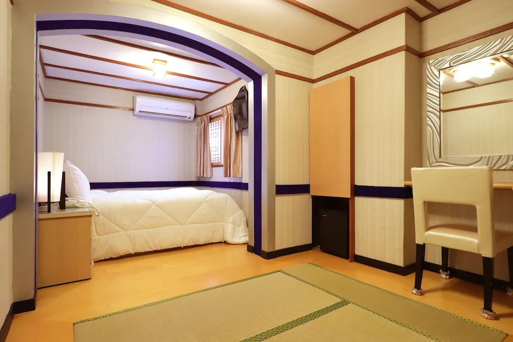 Standard Double room (full double bed)