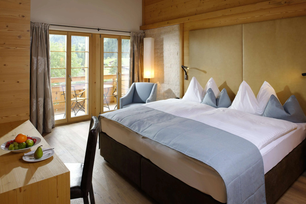 Deluxe Double room (full double bed)