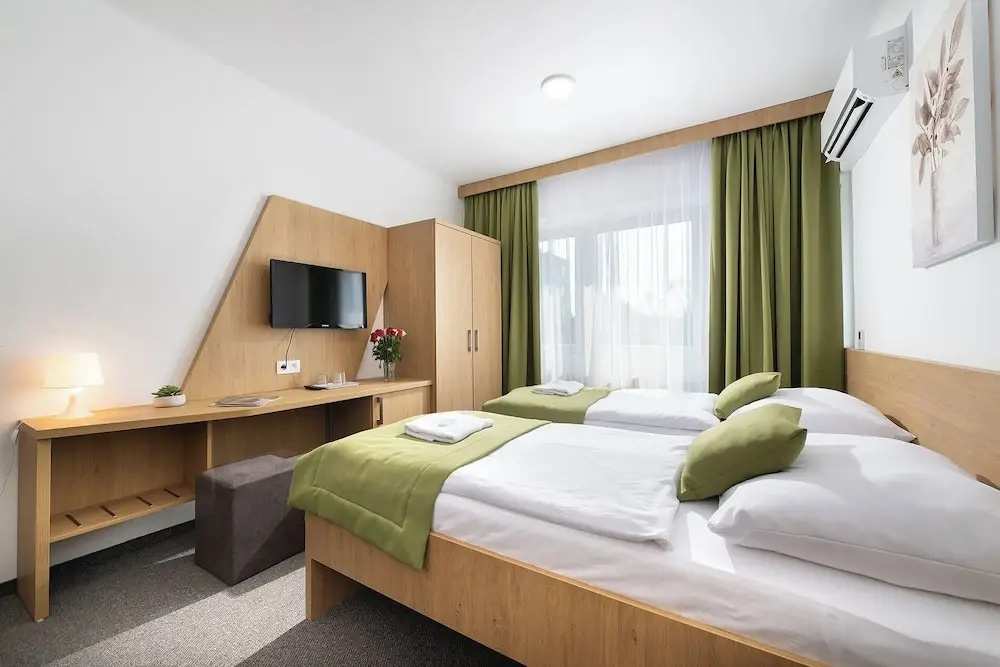 Hotel Plus - Chambres