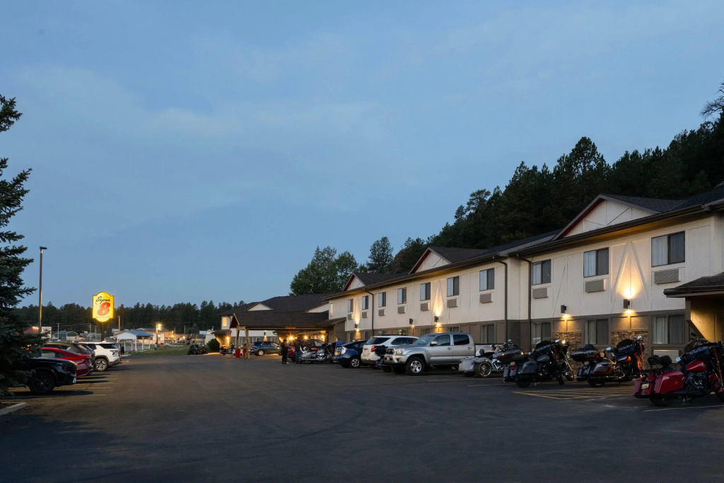Super 8 By Wyndham Custer/crazy Horse Area