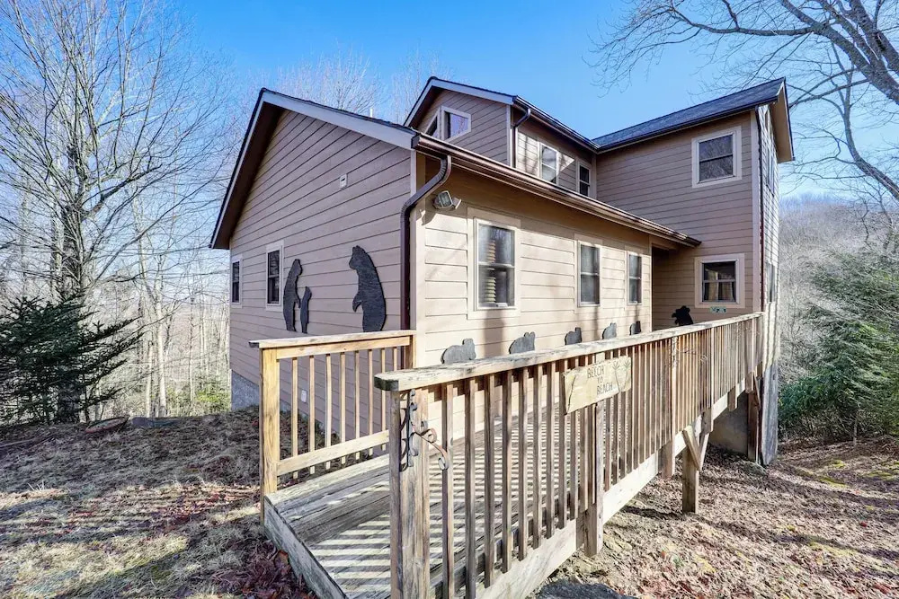 1 Mi to Beech Mtn Skiing: Family Cabin w/ Fire Pit