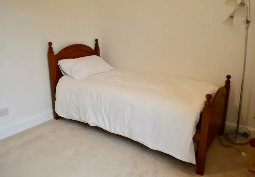 Spacious 2 Bedroom Apartment Near Holyrood Park