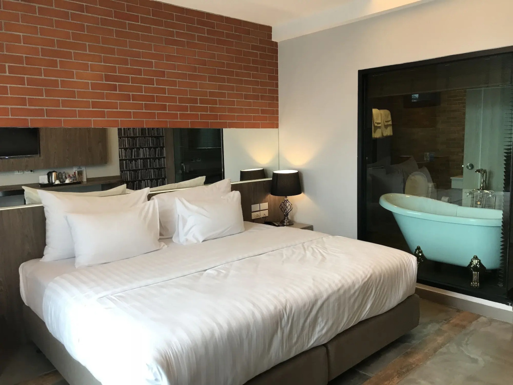 V20boutique Jacuzzi Hotel — фото